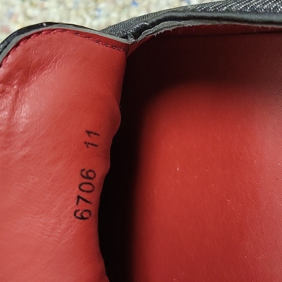 Walgate Men's Black and Silver Slip-On Shoes, Sz 11. - Picture 9 of 9